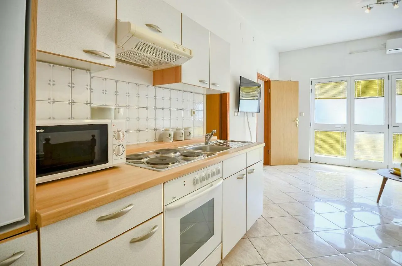 Apartments Picco Pula 0*,