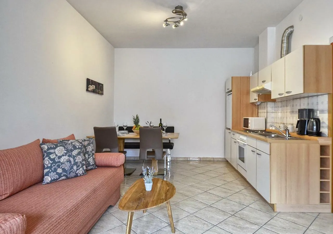 Apartments Picco Pula 0*,